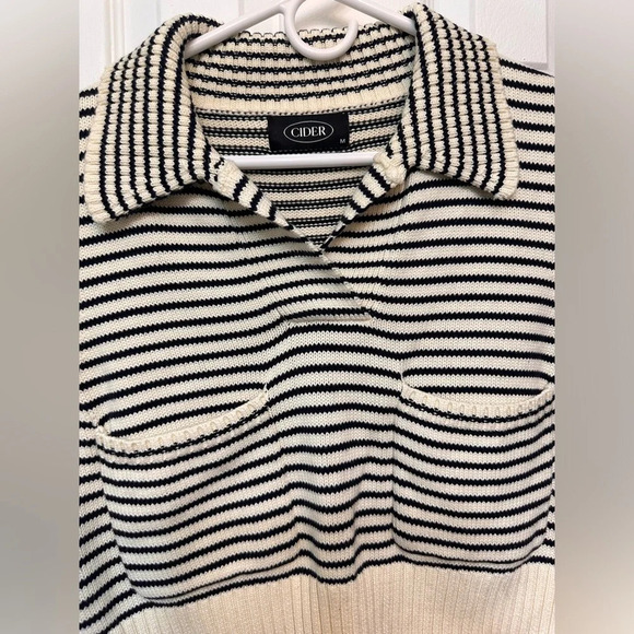 Cider Women’s Cropped Beige/Blue Knit stripe Sweater vest - Picture 4 of 5